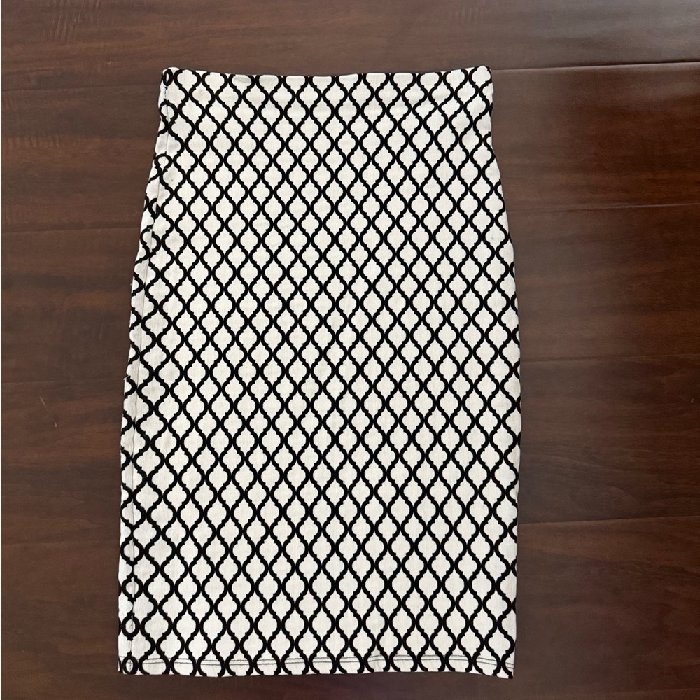 Black & White Textured Pattern Pencil Skirt